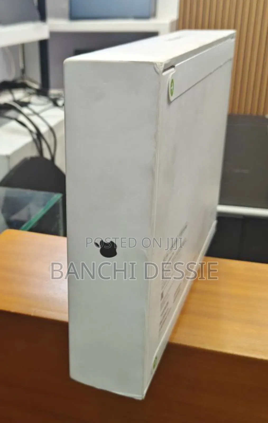 New Laptop Apple Macbook Pro 2025 M5 14-Inch 16GB SSD 512GB