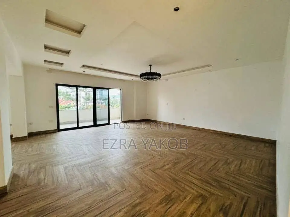 9bdrm House in House, Bole for rent