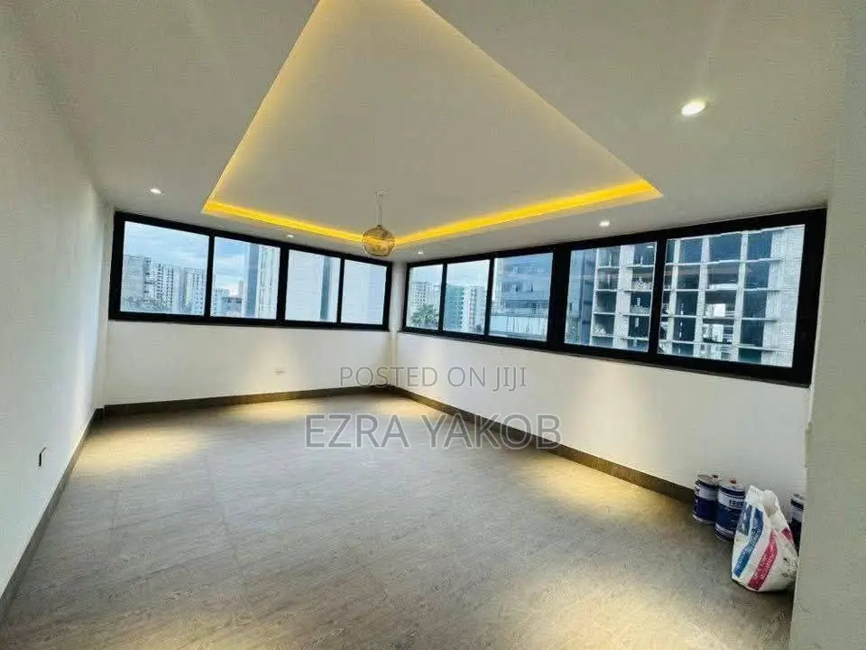 9bdrm House in House, Bole for rent