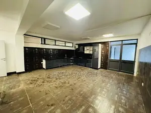 9bdrm House in House, Bole for rent