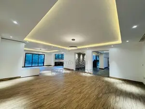 9bdrm House in House, Bole for rent