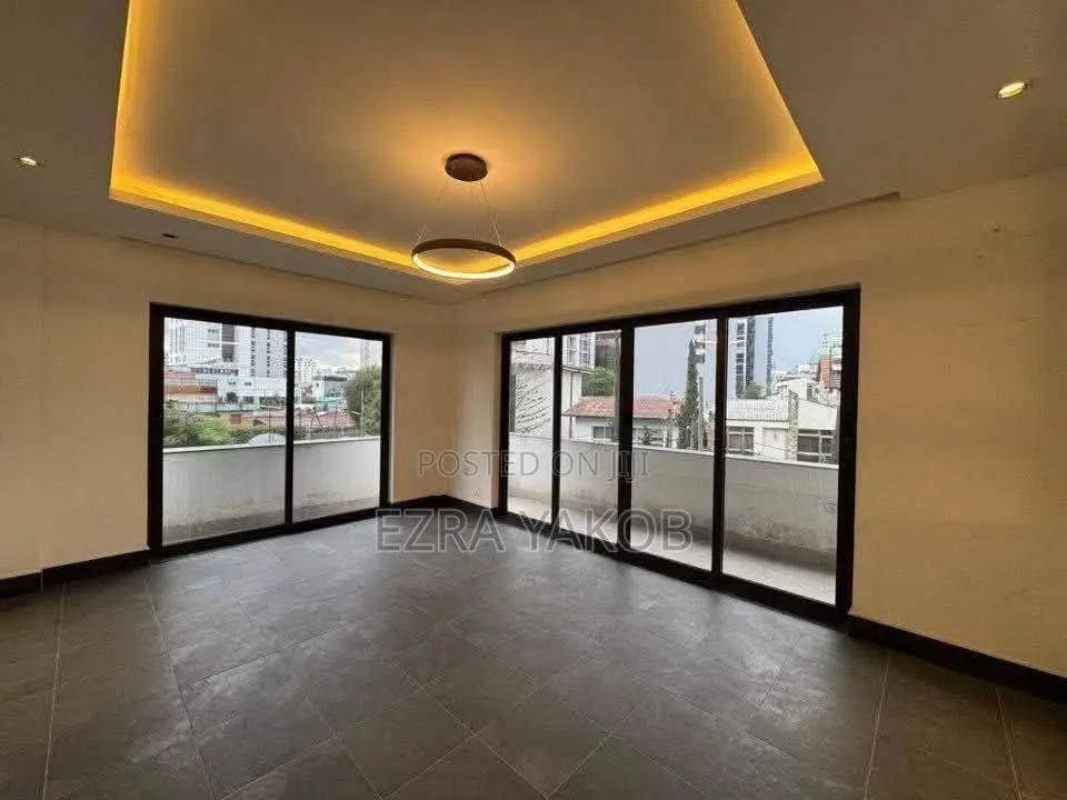 9bdrm House in House, Bole for rent