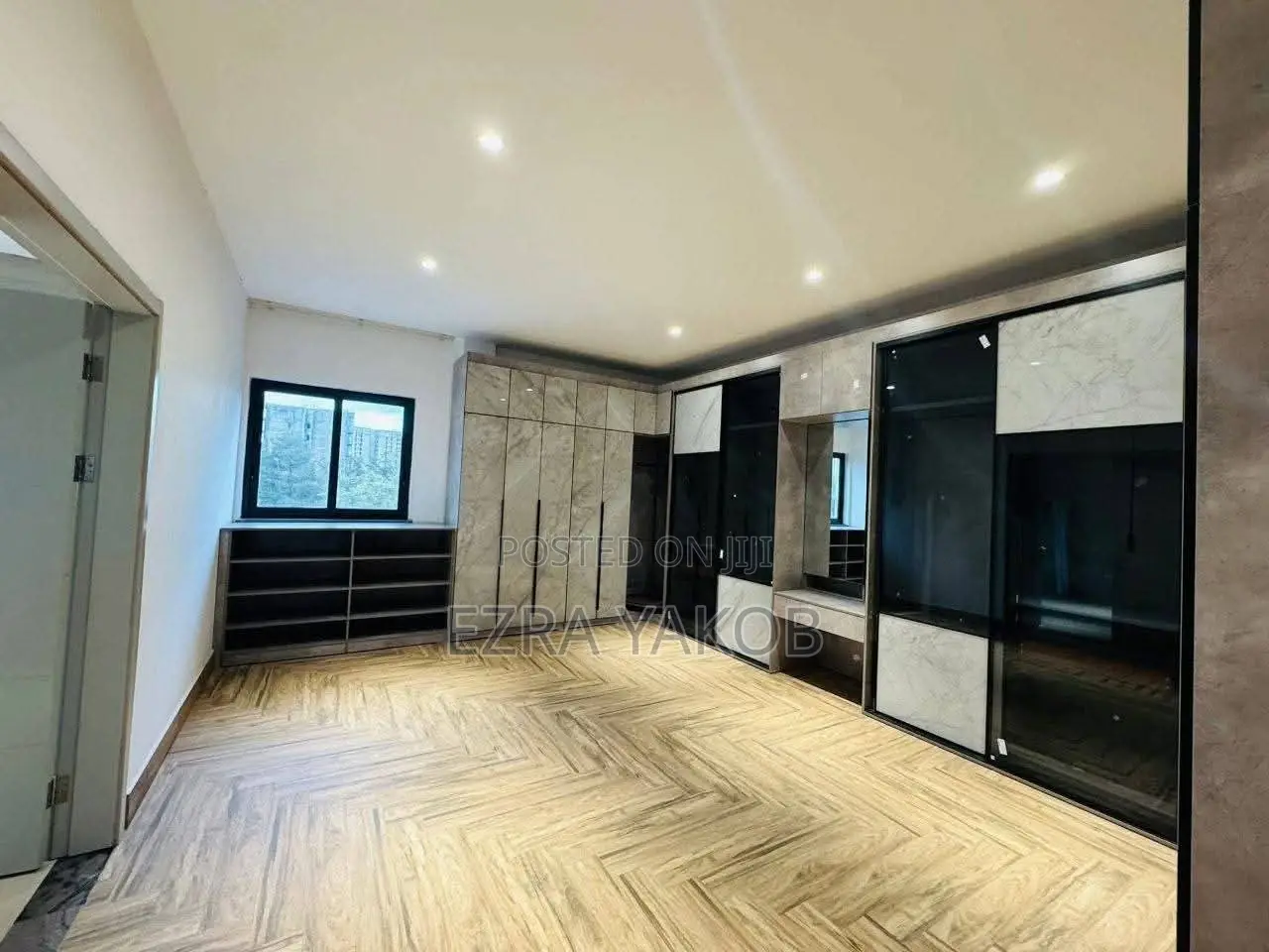 9bdrm House in House, Bole for rent