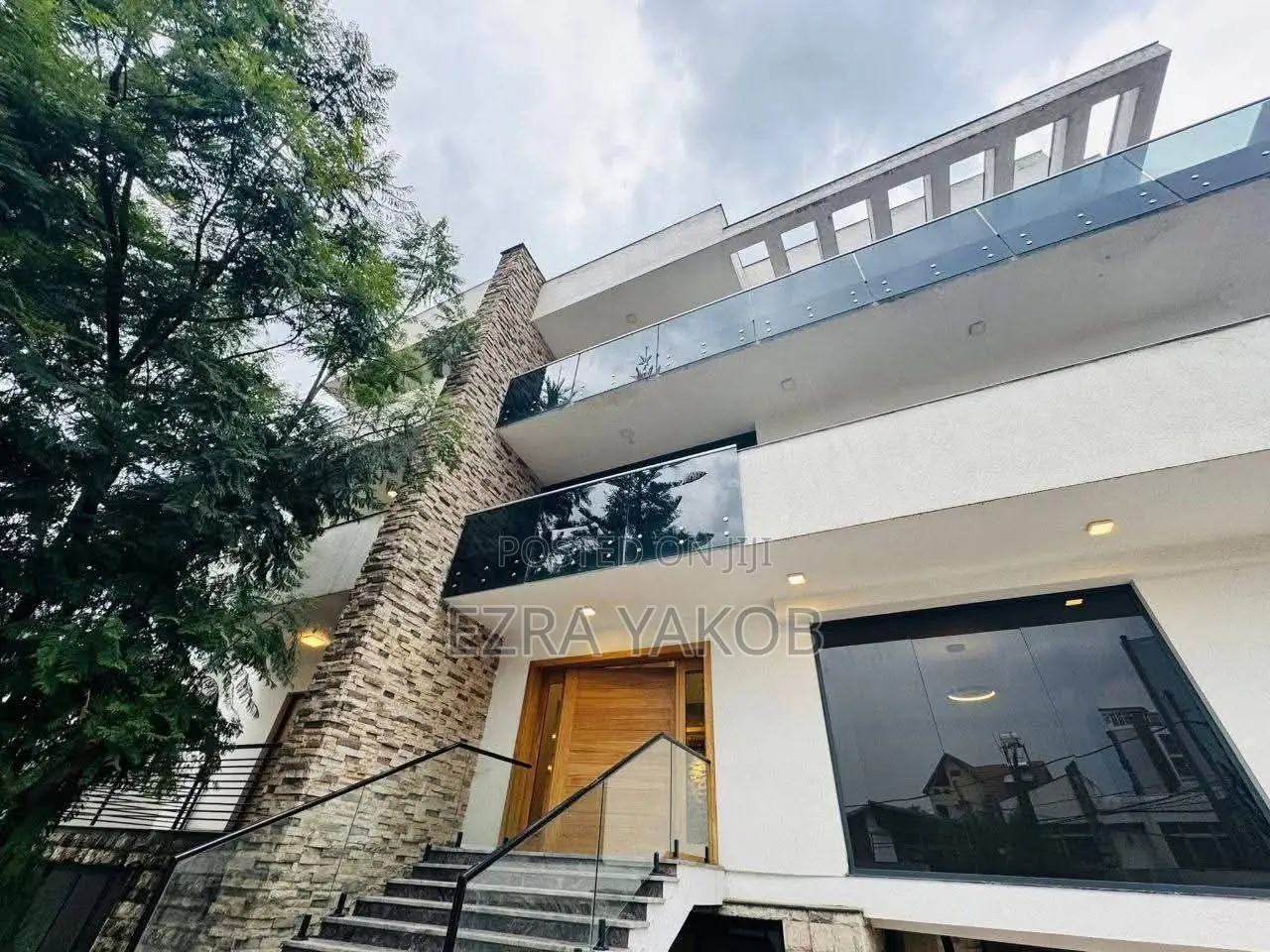 9bdrm House in House, Bole for rent