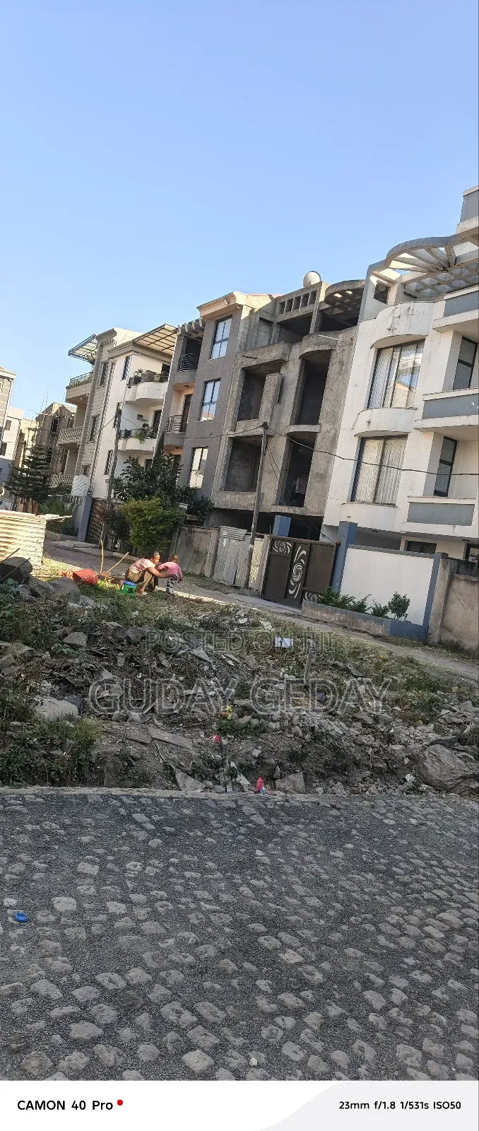 94 ካሬ መሰረት ኤል ላይ