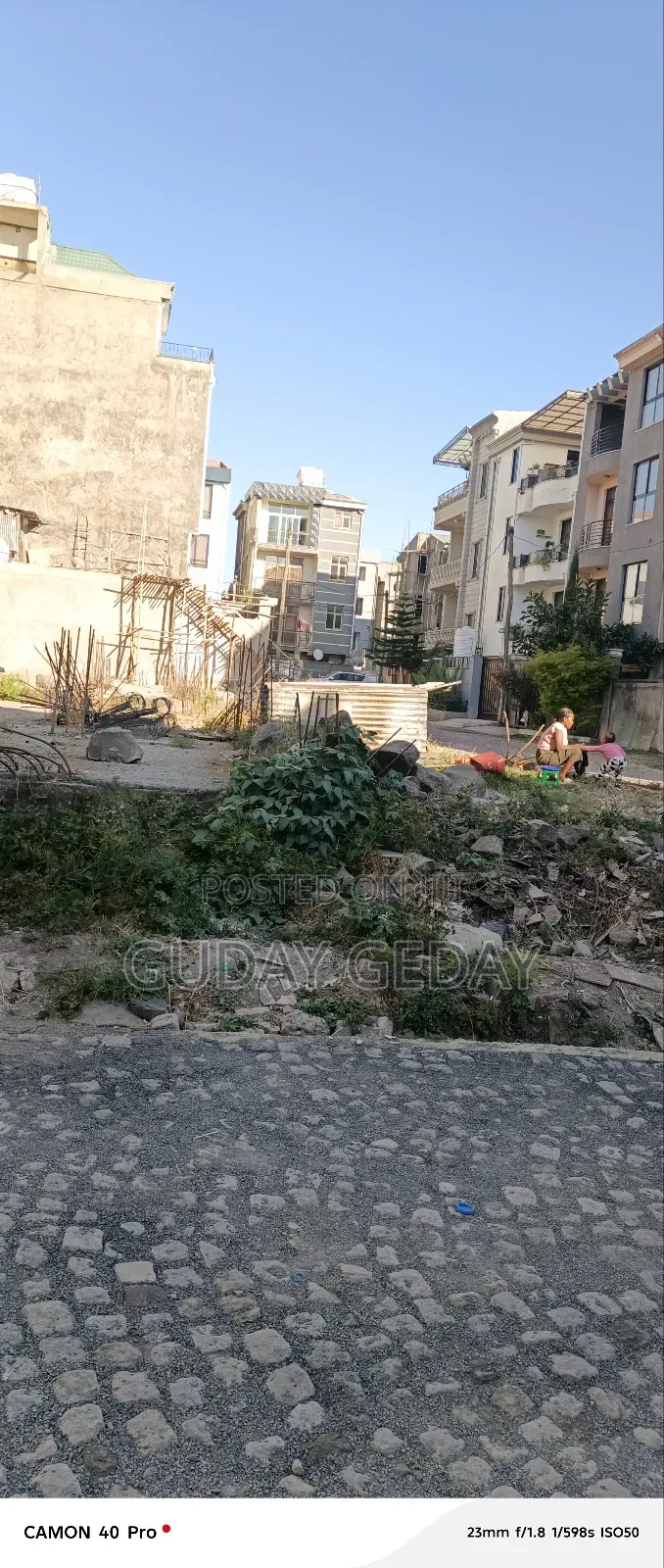 94 ካሬ መሰረት ኤል ላይ