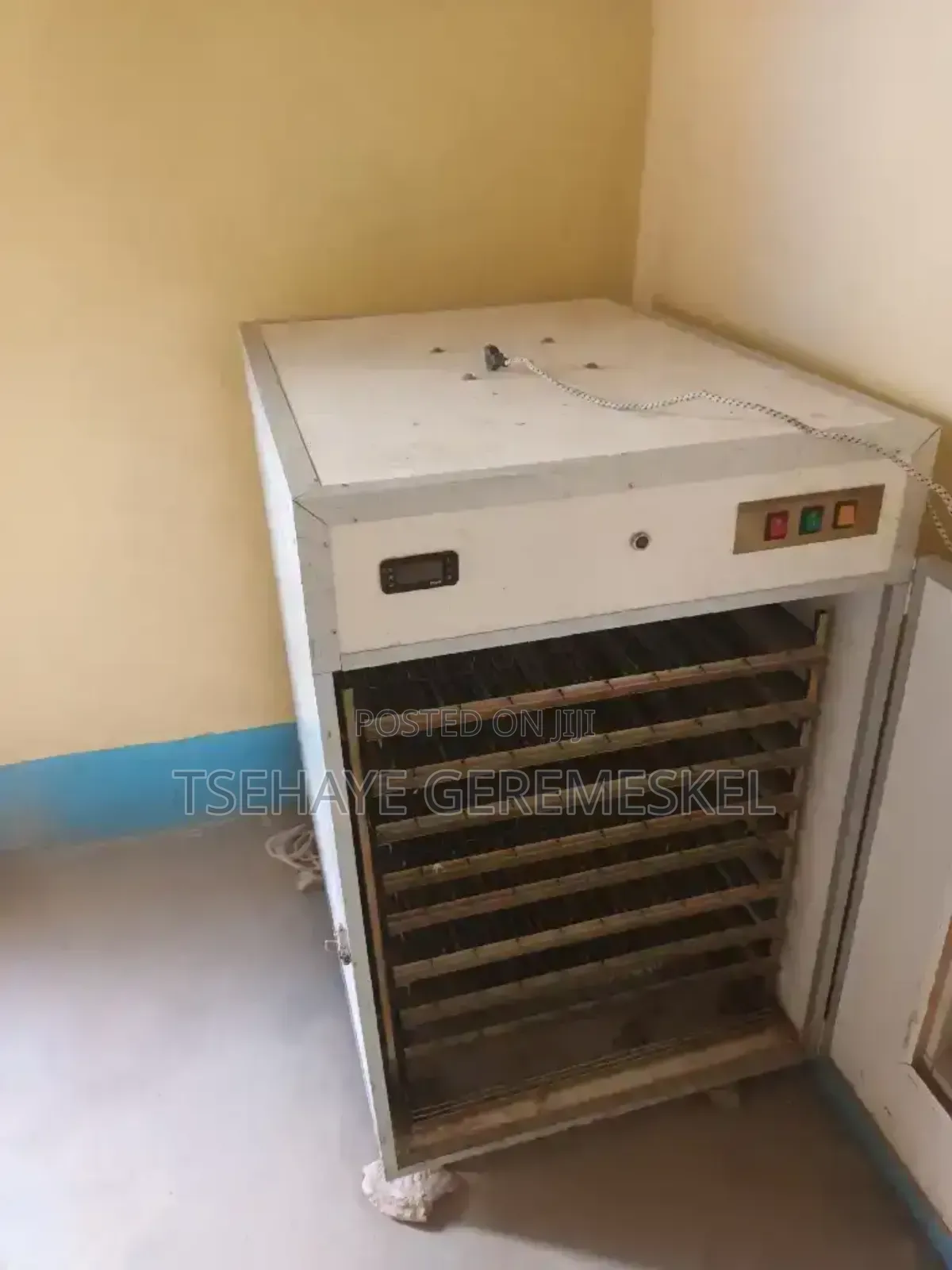 የ ዶሮ ማራባያ ማሽን