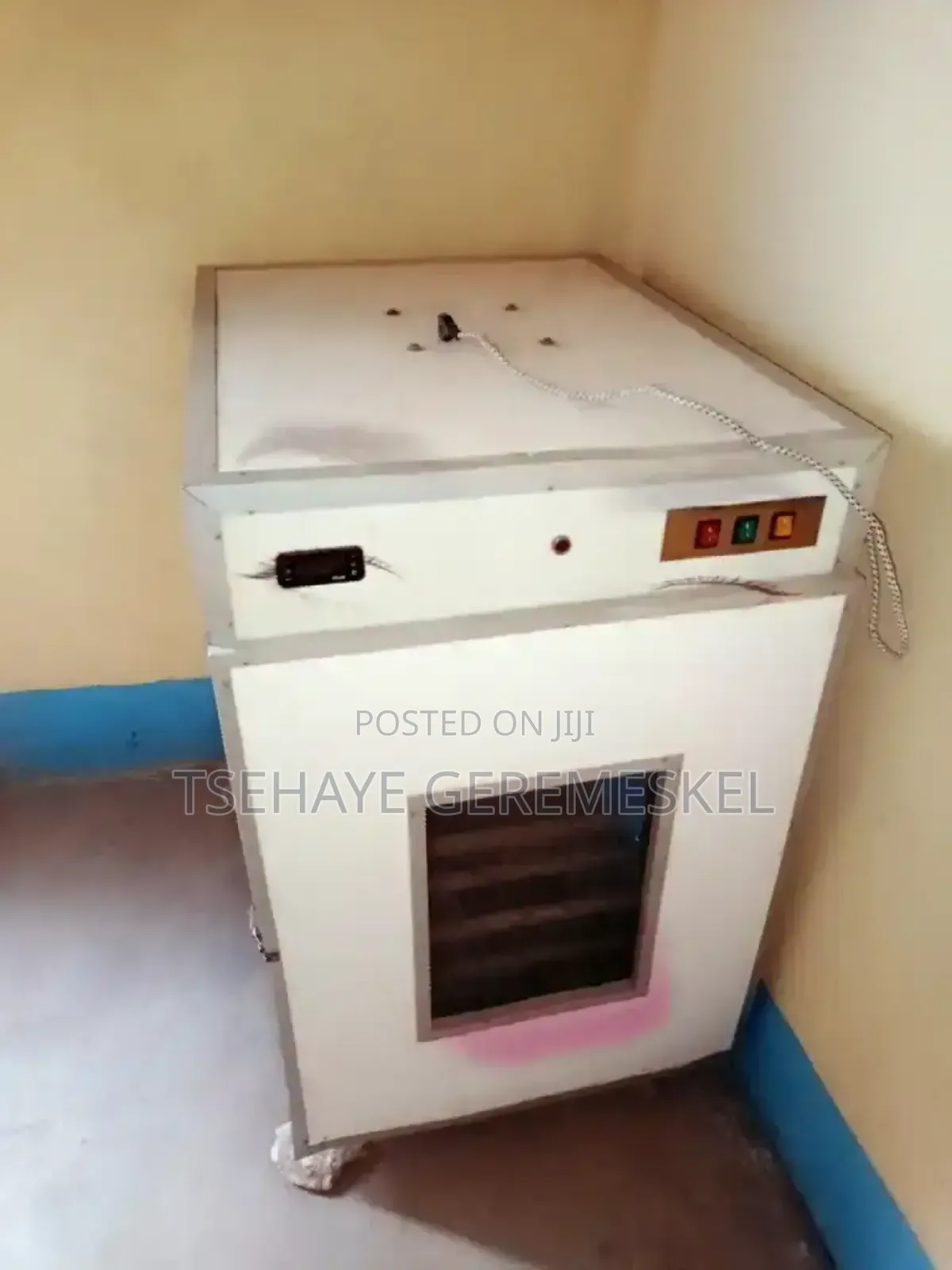 የ ዶሮ ማራባያ ማሽን