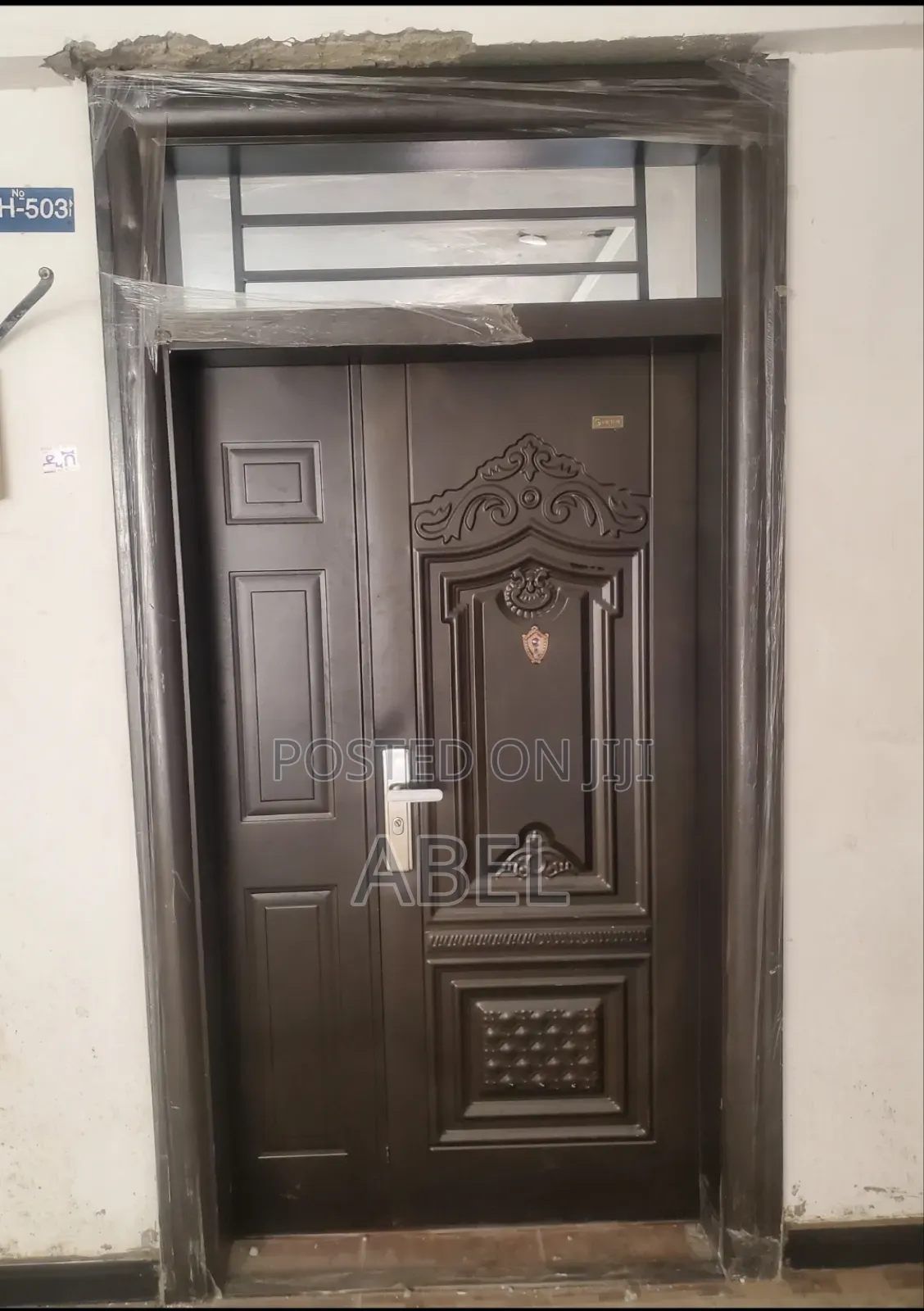 Metal-Stillness-Doors-Victor-በር