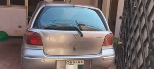 Photo - Toyota Yaris 2004 Gold