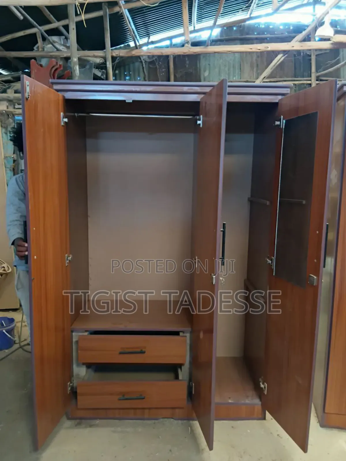 Modern Closet Made of Quality Laminated MDF