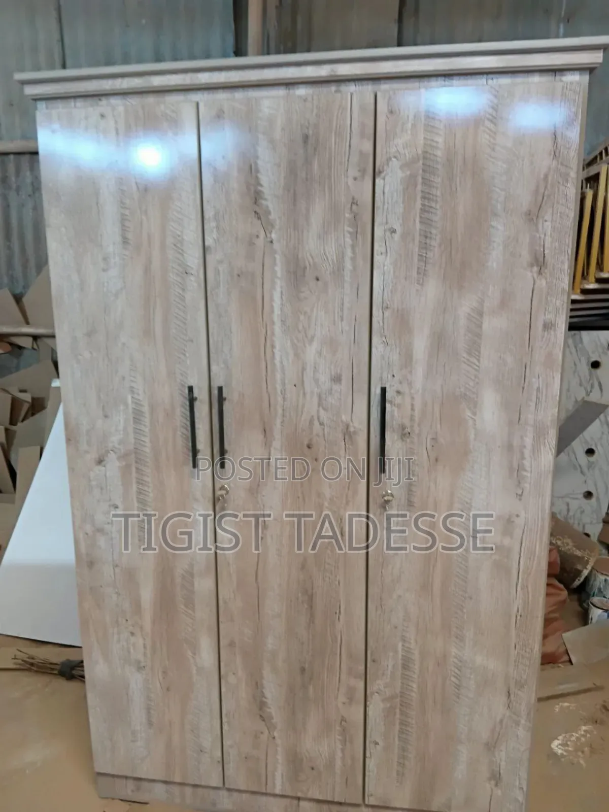 Modern Closet Made of Quality Laminated MDF