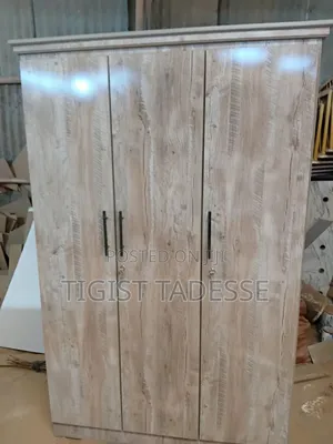 Modern Closet Made of Quality Laminated MDF