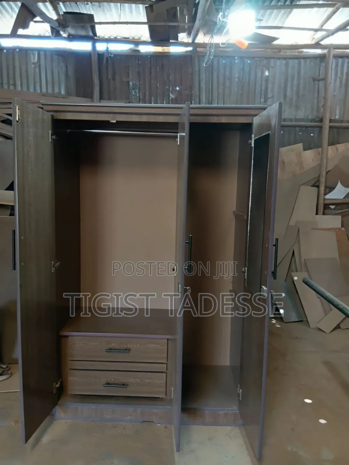 Modern Closet Made of Quality Laminated MDF