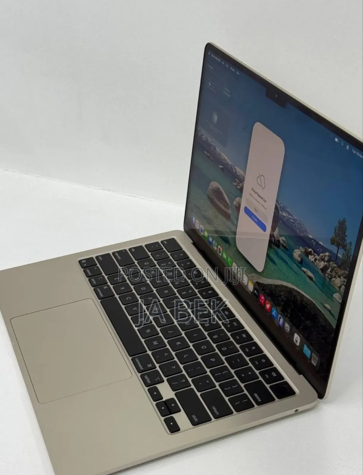 New Laptop Apple MacBook Air 2025 M4 13-Inch 16GB Apple M4 SSD 256GB