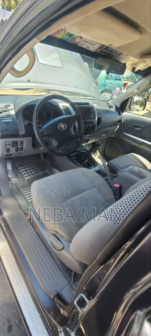 Toyota Hilux 2009 Gray