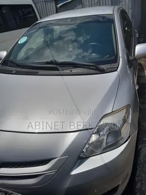 Toyota Belta 2010 Silver