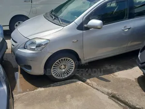 Toyota Belta 2010 Silver