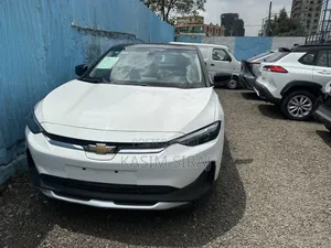Photo - Chevrolet Menlo 61.1 kWh FWD 2023 White
