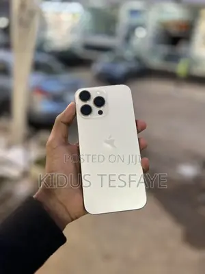 Photo - Apple iPhone 16 Pro Max 256 GB Gold