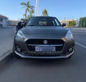 Photo - Suzuki Swift 2022 Gray