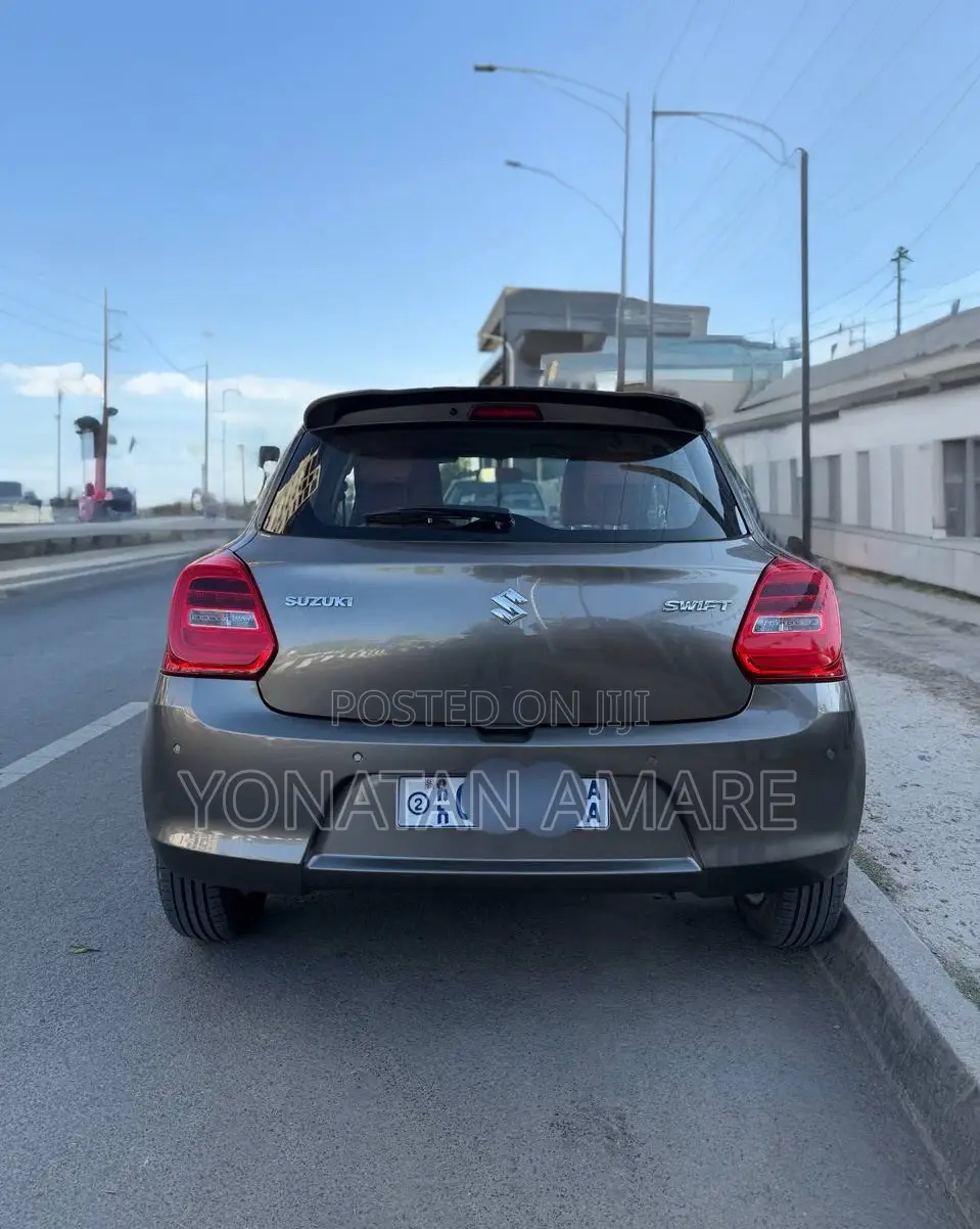 Suzuki Swift 2022 Gray