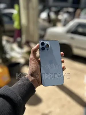 Photo - Apple iPhone 13 Pro Max 256 GB Blue