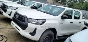 Photo - New Toyota Hilux 2023 White