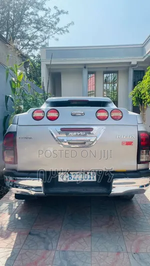 Toyota Hilux 2017 Silver