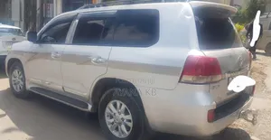 Toyota Land Cruiser 2009 White