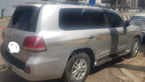 Photo - Toyota Land Cruiser 2009 White