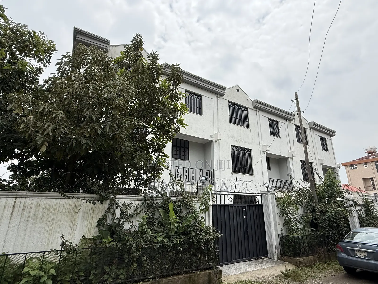 4bdrm Townhouse / Terrace in Bole for rent