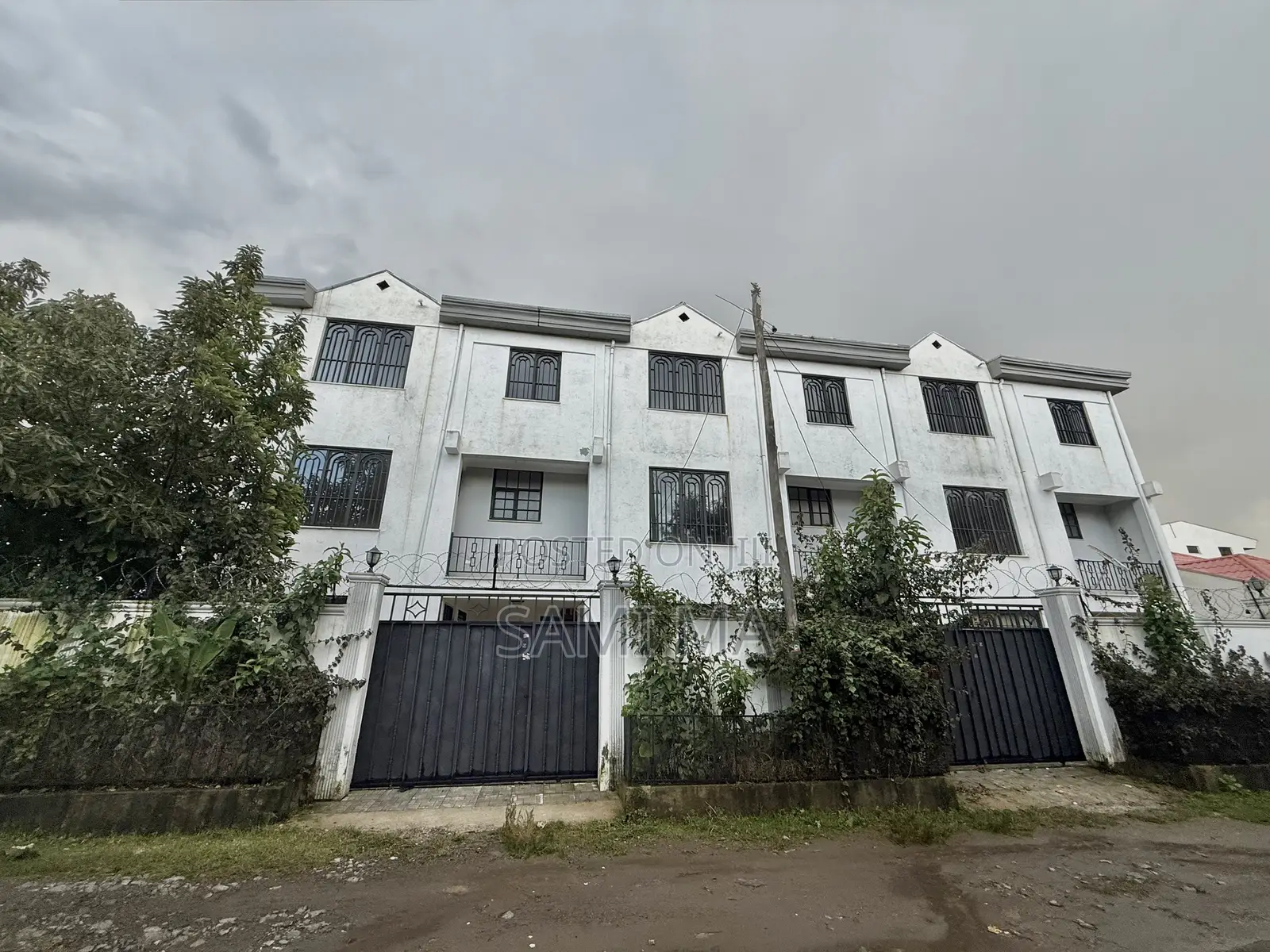 4bdrm Townhouse / Terrace in Bole for rent