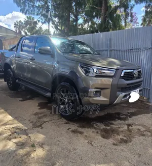 Toyota Hilux 2021 Green