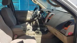 Toyota Fortuner 2.7 RWD 2012 White