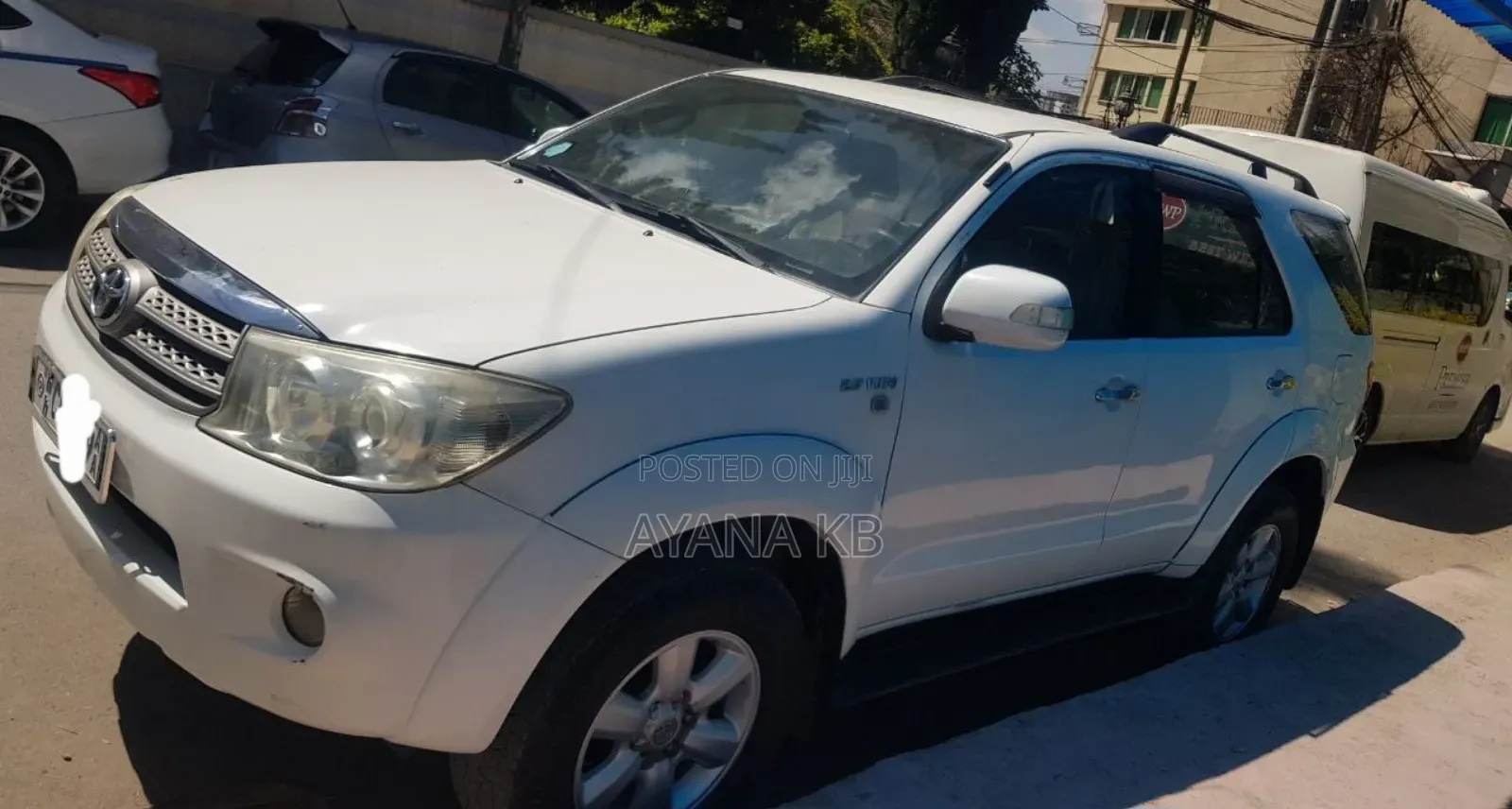 Toyota Fortuner 2.7 RWD 2012 White