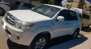 Toyota Fortuner 2.7 RWD 2012 White
