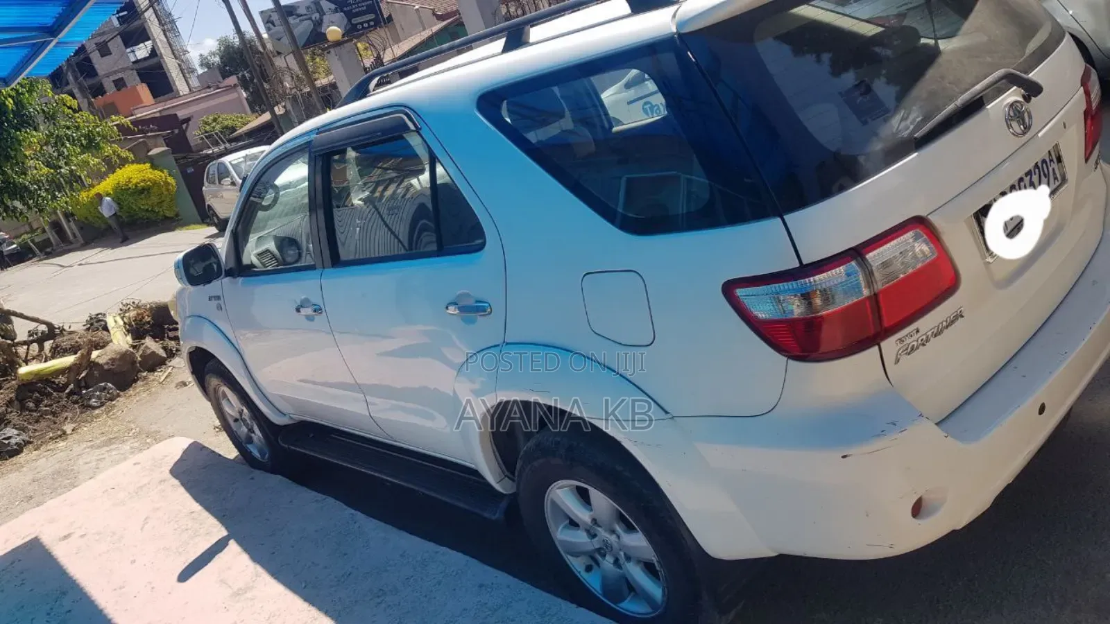 Toyota Fortuner 2.7 RWD 2012 White