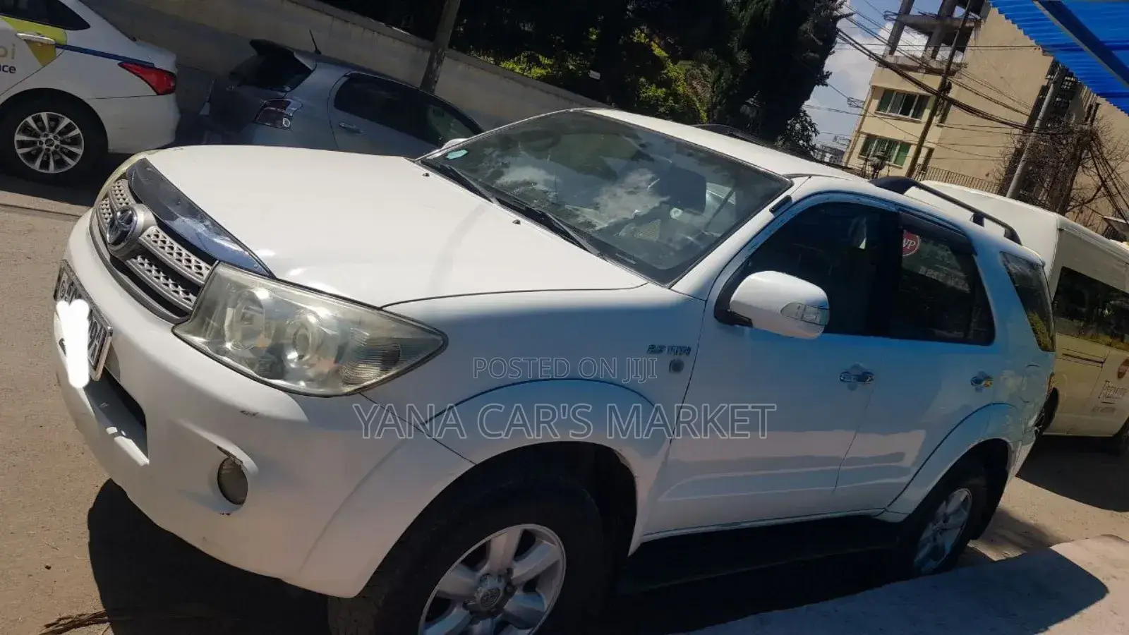 Toyota Fortuner 2.7 RWD 2012 White