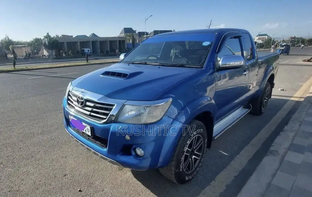 Toyota Hilux 2015 Blue