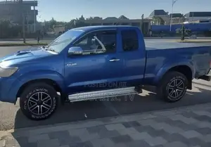 Toyota Hilux 2015 Blue