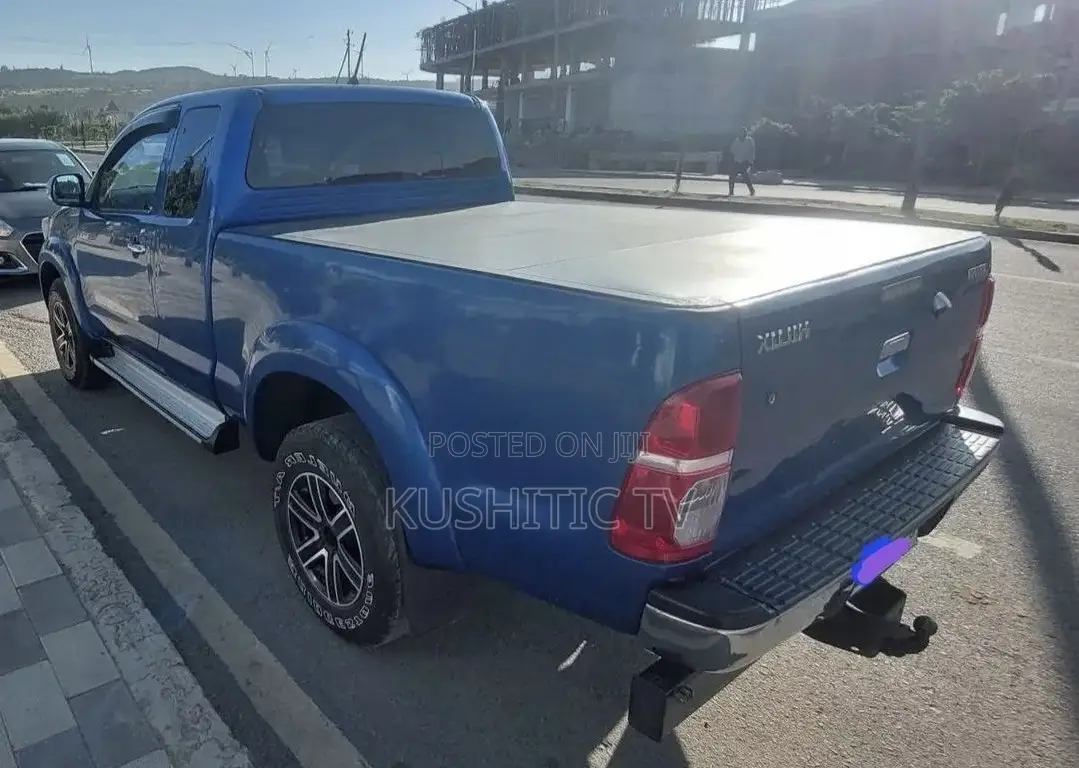 Toyota Hilux 2015 Blue