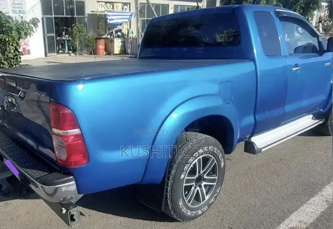 Toyota Hilux 2015 Blue