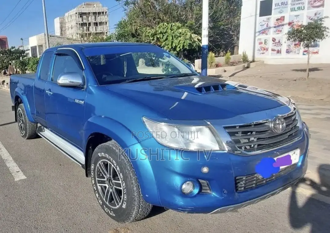 Toyota Hilux 2015 Blue