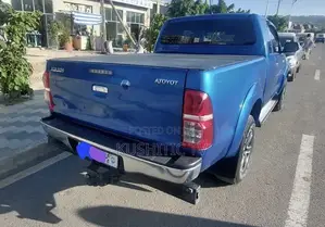 Toyota Hilux 2015 Blue
