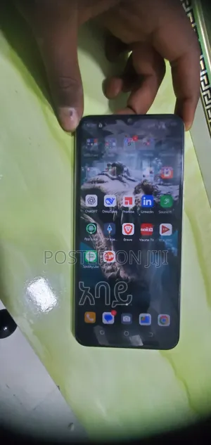 Tecno Spark 8C 64 GB Silver