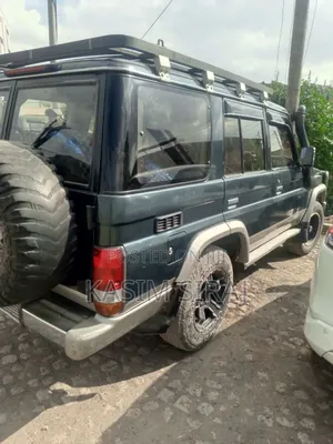 Toyota Land Cruiser 90 2000 Blue