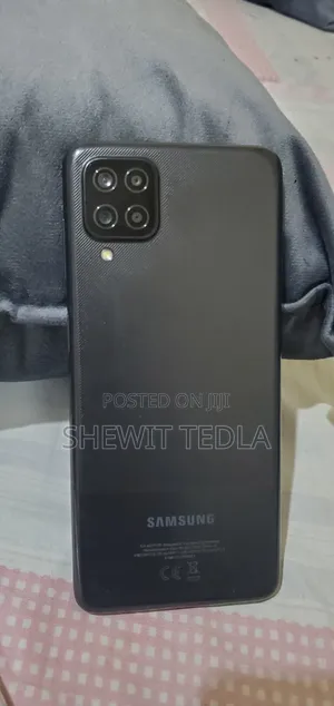 Photo - Samsung Galaxy A12 64 GB Black