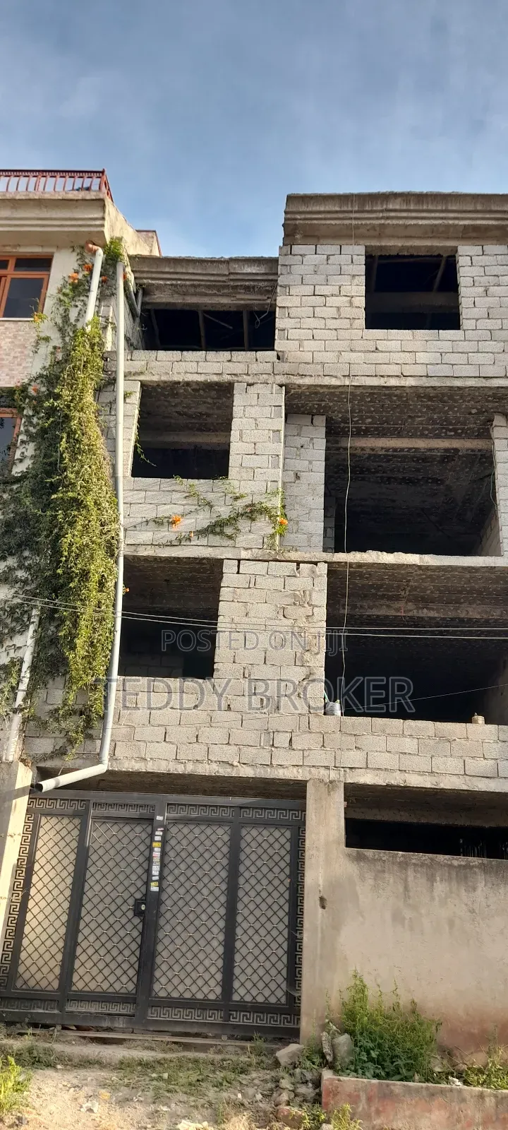 7bdrm House in Semit, Yeka for sale