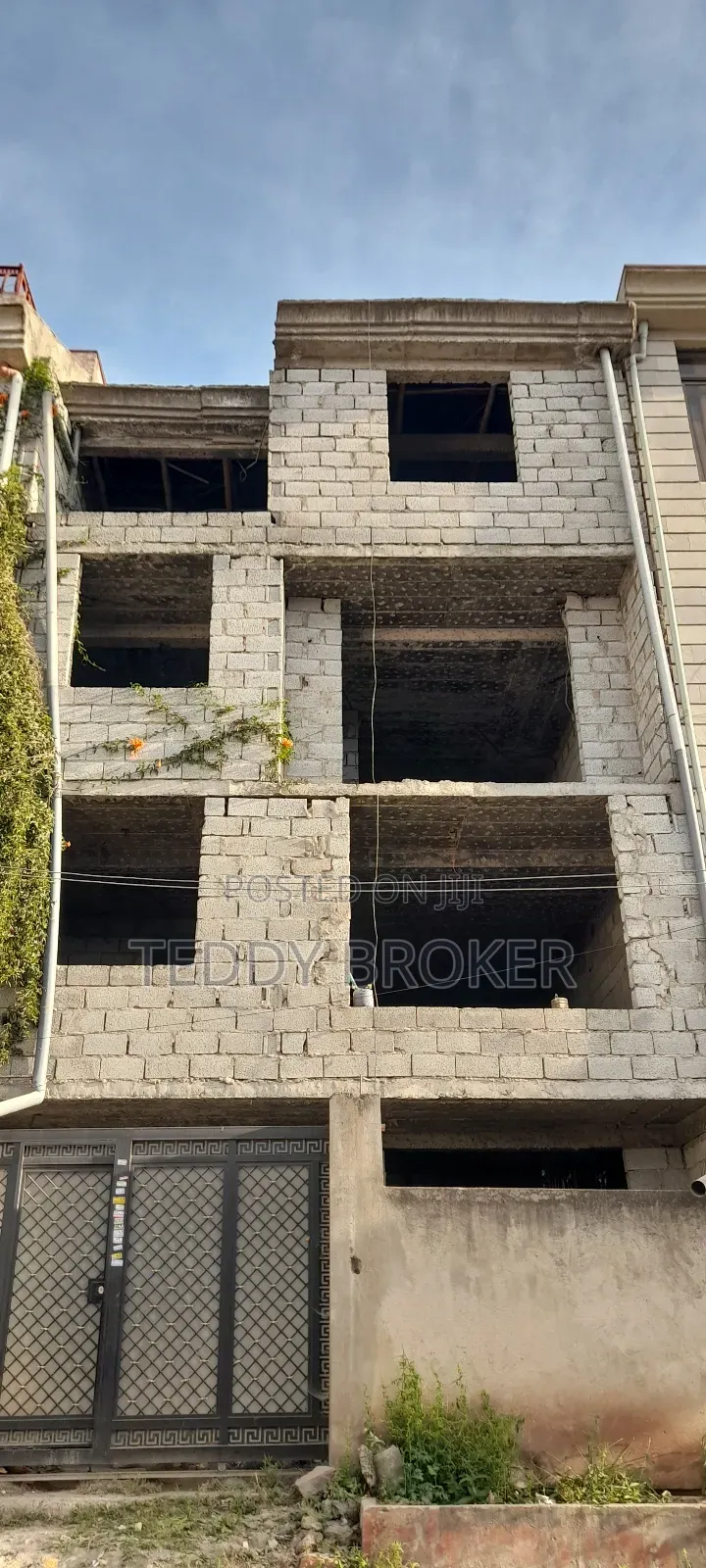 7bdrm House in Semit, Yeka for sale